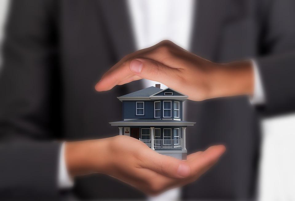 Gestionnaire de bien immobilier : quelles différences avec un agent immobilier ?